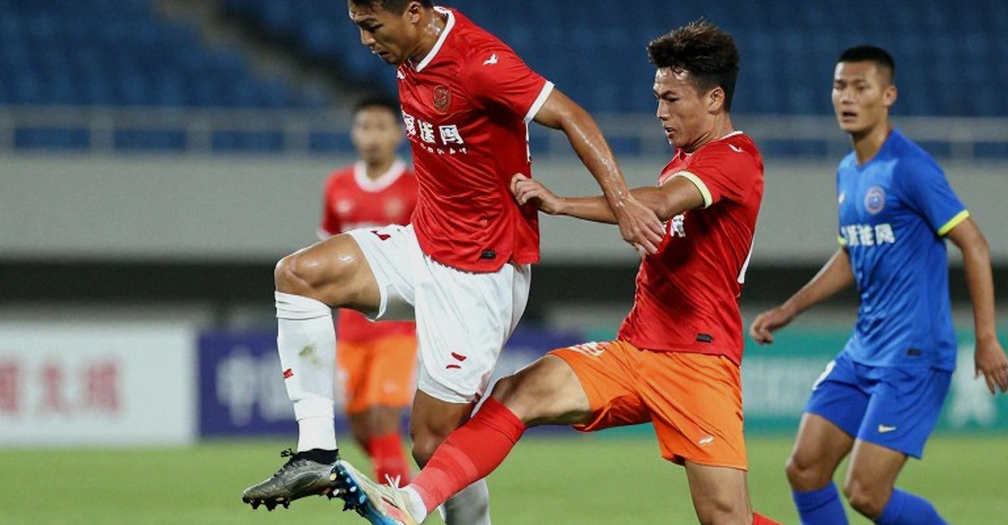 Cucurella, Rodri và cú lừa truyền thông: Khi một câu đùa bị đóng gói thành 'nhiệm vụ thất bại'