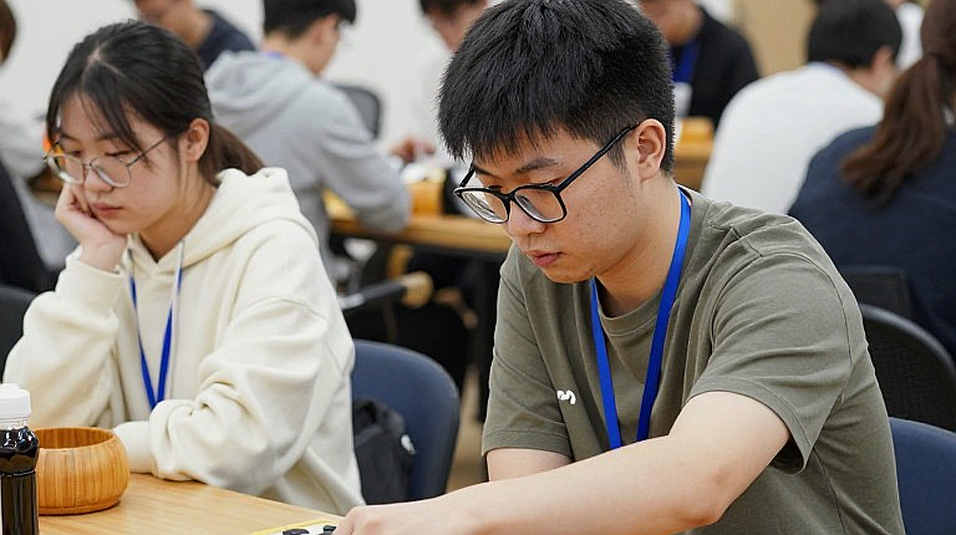 Khi tiêu đề và nội dung không còn nhìn về một hướng: Ván cờ của lòng tin trên bàn cờ vua