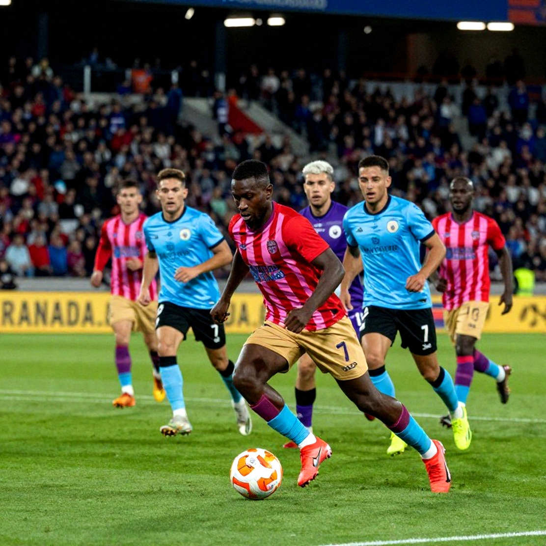 Steelers đánh bại Saints 16-10 tại Paris: Chiến thắng được tạo nên từ phòng ngự và bản lĩnh của Rodgers